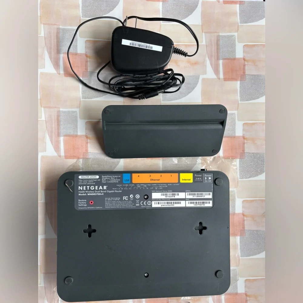 NETGEAR Black Wireless Router with Power Adapter - Picture 2 of 2